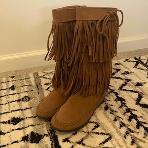 Fringe moccasin style boots